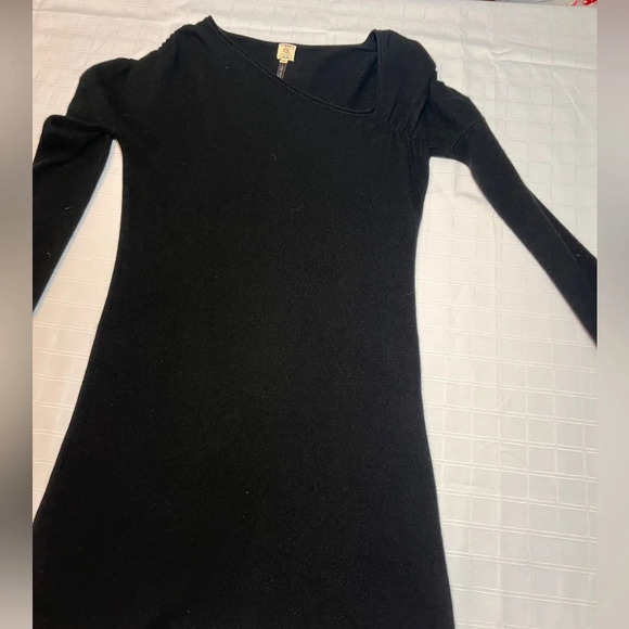 Qi Cashmere Little Black Dress Asymmetrical Neckline 100% Cashmere Women's S - Picture 3 of 8